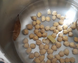 Foto del paso 2 de la receta: Garbanzos con tomate y sabor a mar
