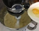 A picture of step 1 of Yogurt Avocado Marble Cake.