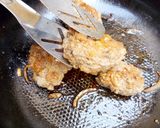 A picture of step 2 of Pan grilled minced beef.