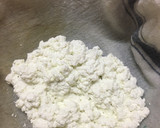 A picture of step 2 of Mutter Paneer.