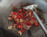 Foto langkah ke 3 dari resep Tumis Brokoli, Jamur Kuping, Sosis.
