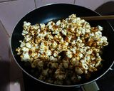 Foto langkah ke 2 dari resep Popcorn caramel.