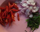 Foto langkah ke 2 dari resep Teri Goreng Daun Jeruk.