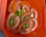 Foto del paso 2 de la receta: Salmón con espárragos verdes y tomate al Lékué