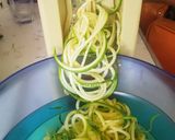 Foto del paso 1 de la receta: Fideos de calabacita con salsa de espinacas