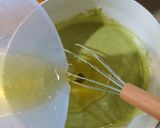 Foto langkah ke 4 dari resep Bolu kukus pandan tanpa mixer.