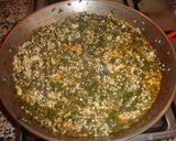 Foto del paso 9 de la receta Paella de espinacas y calamares