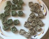 A picture of step 4 of Dates and sesame bites.