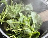 A picture of step 3 of Radish Greens Cream Soup.