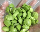 Foto langkah ke 3 dari resep Tumis cumi & teri asin dengan bunga kecombrang.