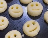 A picture of step 5 of Potatoes smileys snacks!!!!.