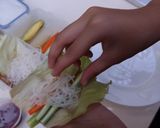 Foto langkah ke 7 dari resep Vietnam Spring Roll.