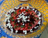 Une image de l'étape 10 de Salade de betteraves rouges et tomates à la feta et persil.