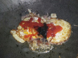 Telur Ceplok Kuah Merah
