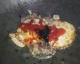Foto langkah ke 3 dari resep Telur Ceplok Kuah Merah.