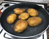 Foto del paso 8 de la receta: Paletilla de cordero al horno con cabeza de ajos y patata al horno