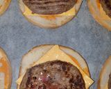 Une image de l'étape 5 de Double cheese burger pommes de terre et compoté d oignons.