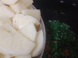 फ्रेंच बीन्स और आलू की सूखी सब्जी (French beans aur aloo ki sookhi sabzi recipe in Hindi)