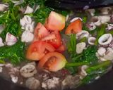 Foto langkah ke 5 dari resep Kangkung cumi saus tiram.