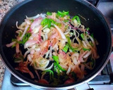 Foto del paso 6 de la receta: Pollo estofado al curry japonés casero con cebollitas dulces