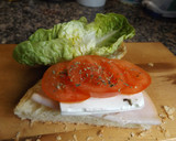 Foto del paso 3 de la receta: Bocadillo de jamón de pollo, queso fresco y vegetales para dieta
