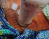 Foto langkah ke 3 dari resep Strawberry Banana Smoothie.