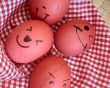 Foto langkah ke 3 dari resep Telur merah ulang tahun.
