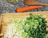 Foto del paso 1 de la receta: Explosión de verduras: frittata con ensalada 🥕🥒🥬🥚🧀