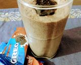 A picture of step 5 of Oreo Chocolate Cream Shake.
