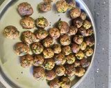મેથીના મુઠીયા (Methi Muthiya Recipe In Gujarati) રેસીપી સ્ટેપ2ફોટો