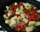 Foto del passaggio 6 della ricetta Baccalà in umido con patate e olive