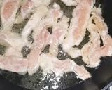 A picture of step 2 of Chicken chow mein.