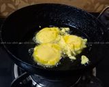 चीझ स्टफड् बटाटावडा (batata vada recipe in marathi) रेसिपी स्टेप 3 फोटो 