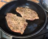 Une image de l'étape 4 de Côtes de porc aux cèpes et sauce au vin.