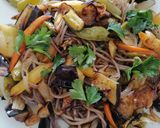 Foto del paso 2 de la receta: Espaguetis de trigo sarraceno (pasta sin gluten) con verduras salteadas del huerto 🍆 🥕