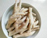 Hình bước làm 1 của món Chân gà om xì dầu