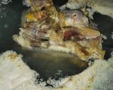 Foto langkah ke 1 dari resep Aromatic Chicken Bone With Baso (Sop Tulang Ayam Rempah dengan Baso).