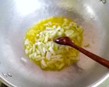 Gambar langkah 7 resipi Nasi Pilau Ayam.