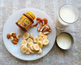 A picture of step 1 of Banana Dates Smoothie.