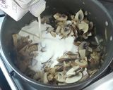 Foto del paso 4 de la receta: Fideos con crema y hongos 🍄‍🟫