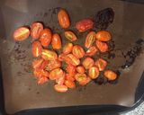 Foto del paso 2 de la receta: Espárragos gratinados con tomates asados y nueces