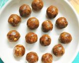 A picture of step 4 of Dry fruit and nuts balls.