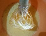 Foto langkah ke 1 dari resep Bolu kukus gradasi simple (no mixer, no oven, no timbangan).