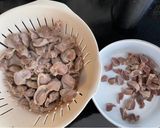 A picture of step 2 of Stewed Chicken Gizzards.