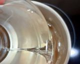 Foto del paso 4 de la receta: Vasitos de Gelatina sabor Maracuyá con Uvas 🍇