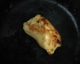 Foto del paso 3 de la receta: Pechuga de pollo rellena, bañada en crema de queso con chipotle