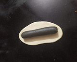 A picture of step 7 of Leopard print Bread.