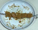 Foto del paso 5 de la receta: Pinchitos de pollo con especias y kikos😋