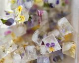 Foto del passaggio 2 della ricetta Ghiaccioli fioriti