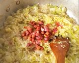 Foto del passaggio 4 della ricetta Risotto di cavolo cappuccio e pancetta affumicata